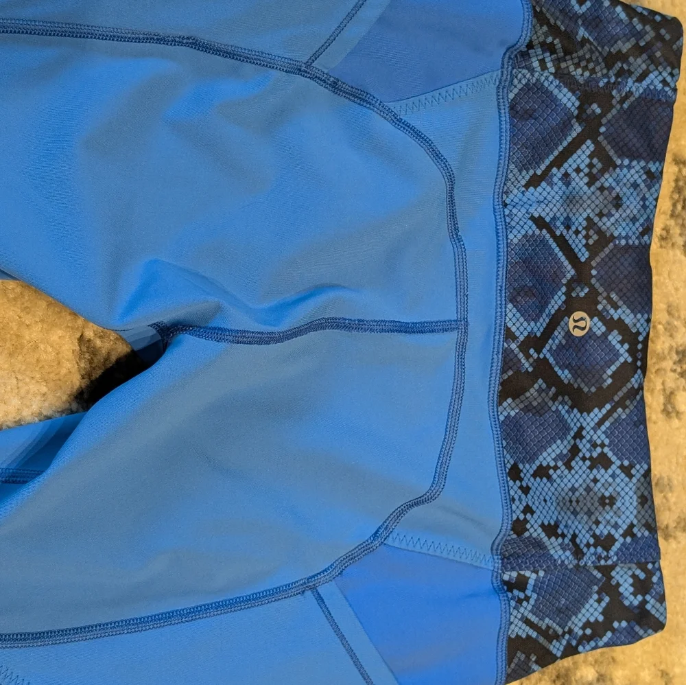 NWOT Lululemon All The Right Places Crop – Size 8 – Pipe Dream Blue Snake - Picture 5 of 5